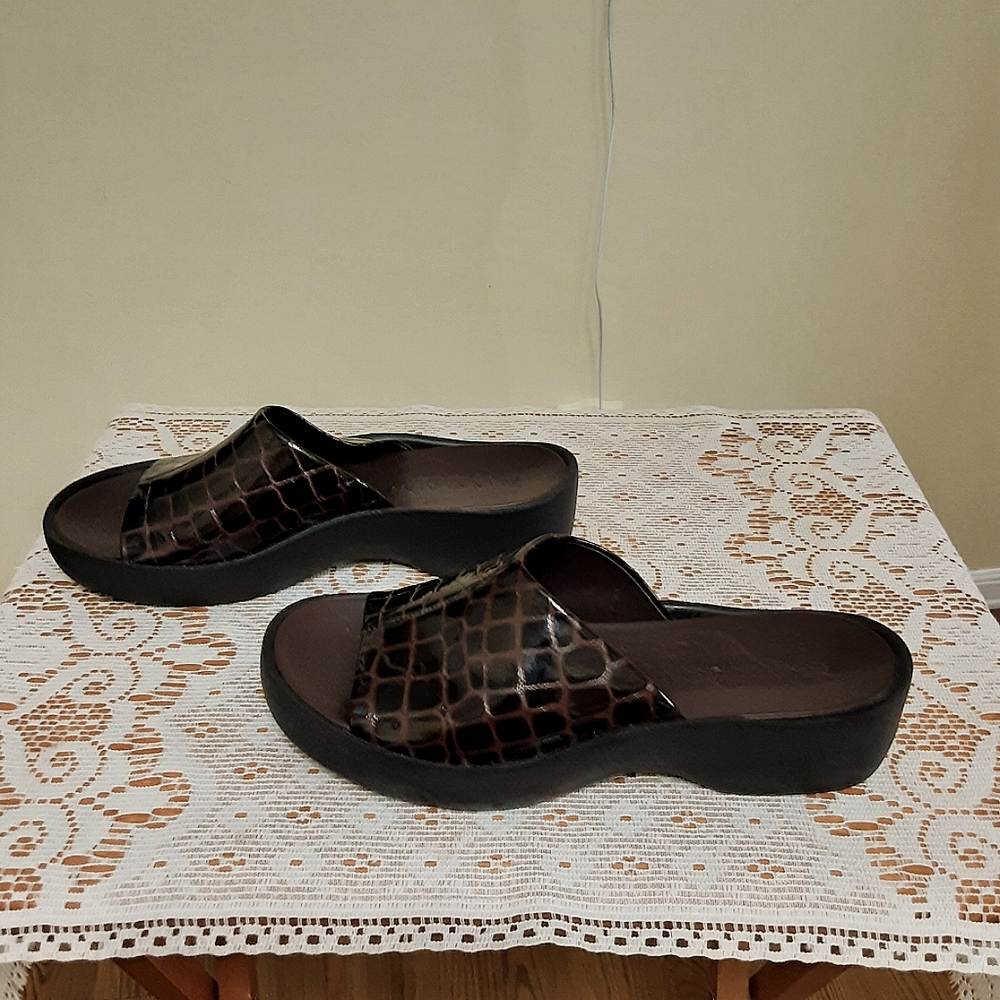 Gianni Bini Wedge Slide-in, size 7.5